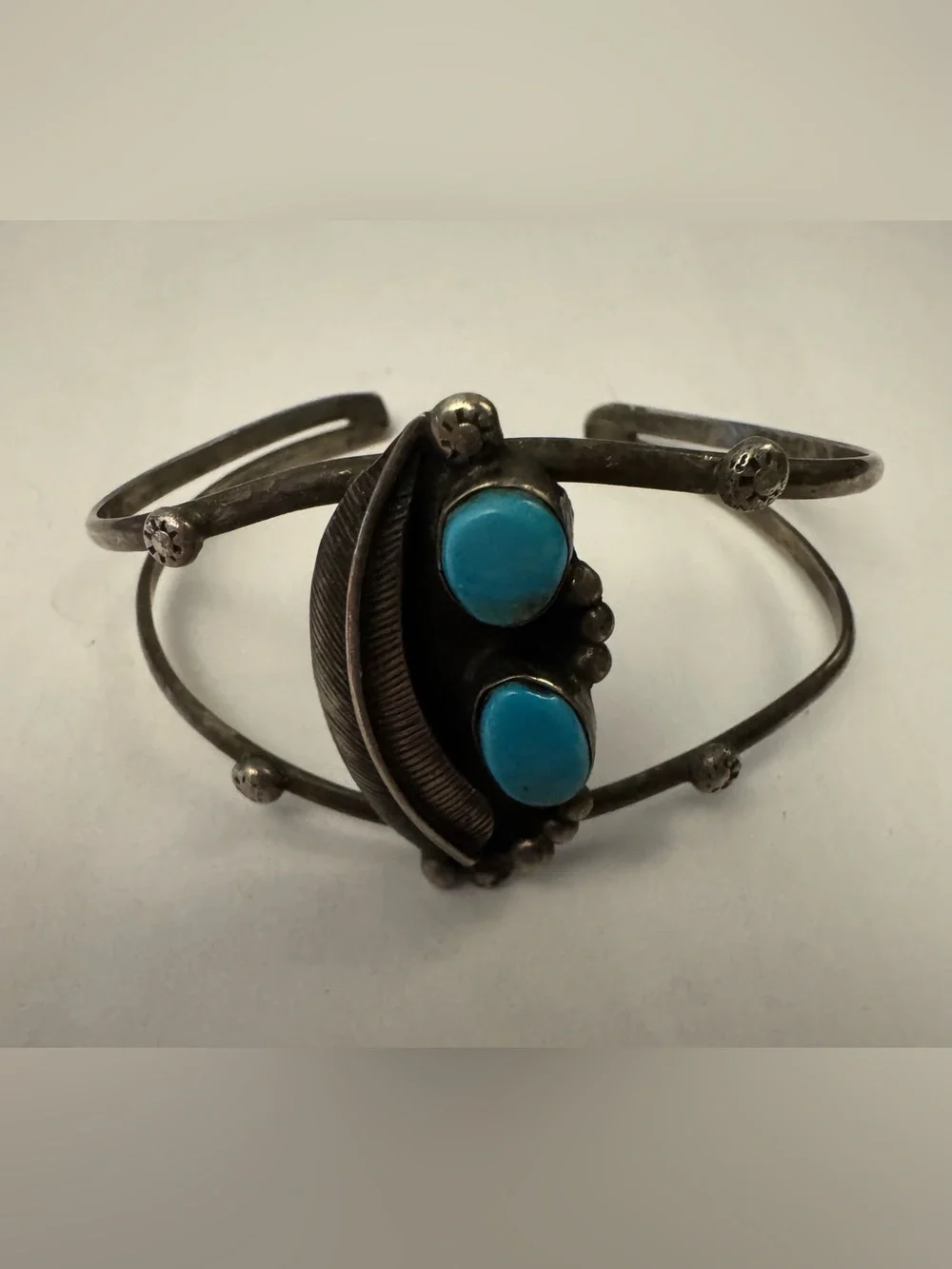 Vintage 1970s Navajo 925 Silver Turquoise Stones & Detailed Feather Motif 5.5”